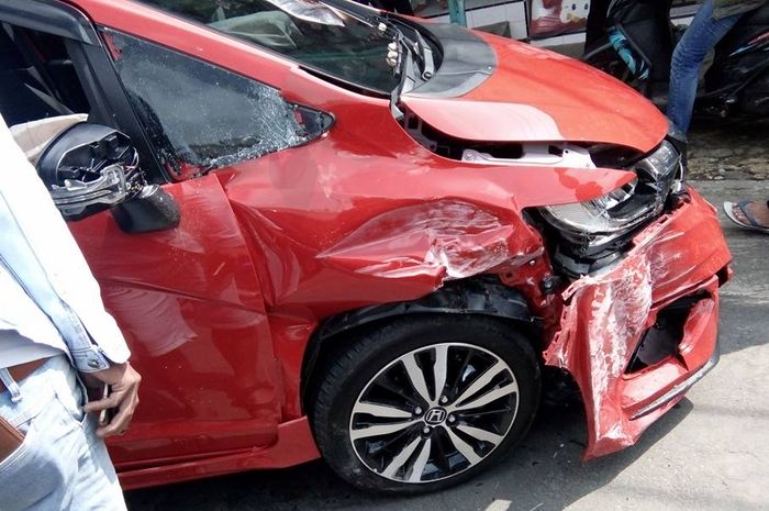 Jual Mobil Bekas Tabrak