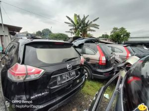 Mobil Bekas Tabrak 