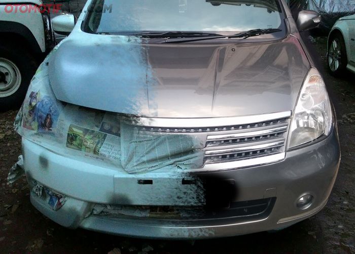 Mobil Bekas Tabrak Jakarta