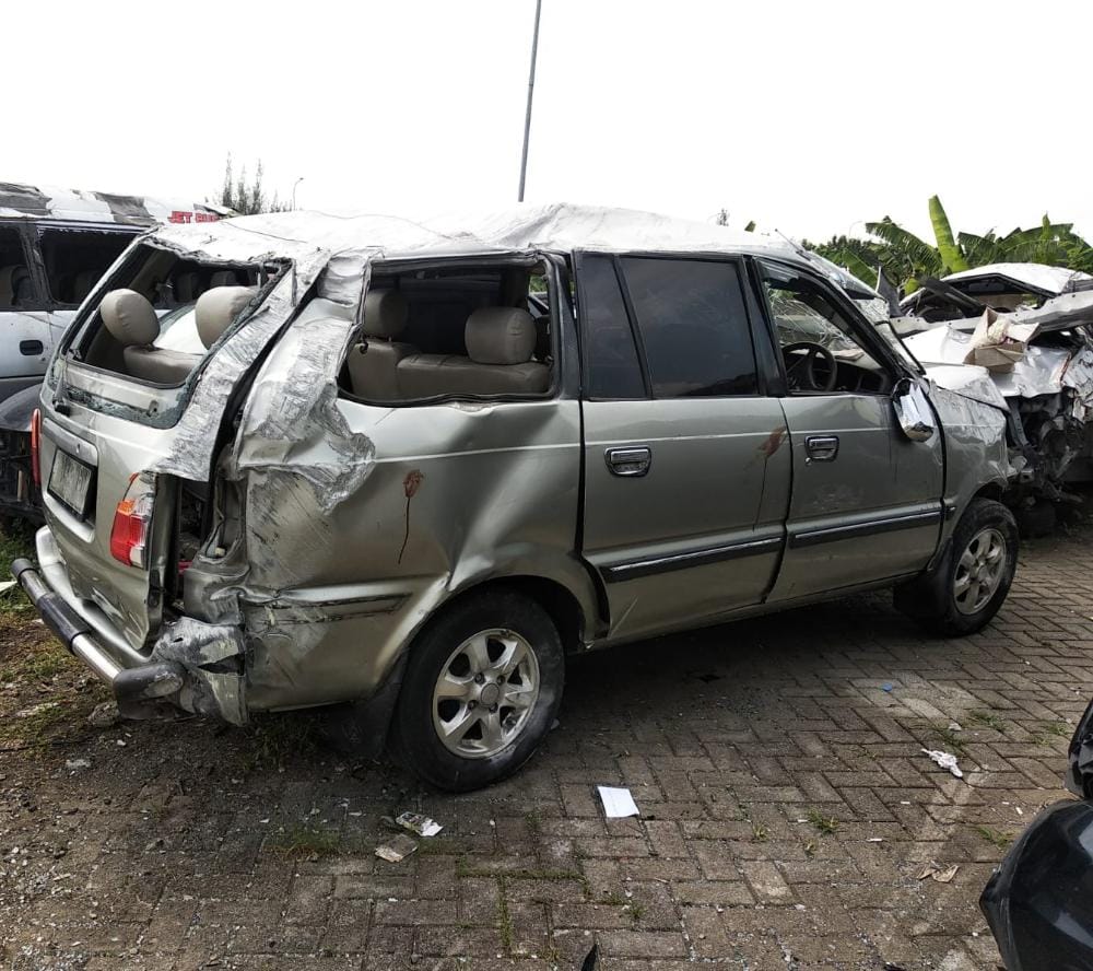 Mobil Bekas Tabrak Bangkalan