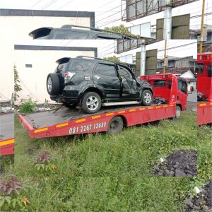 Mobil Bekas Tabrak Garut