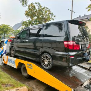 Mobil Bekas Tabrak Jabar 