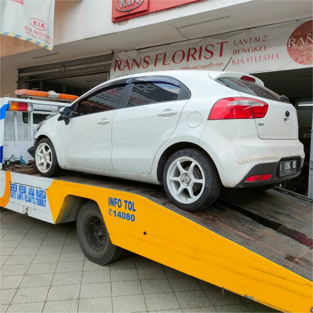 Mobil Bekas Tabrakan Bogor