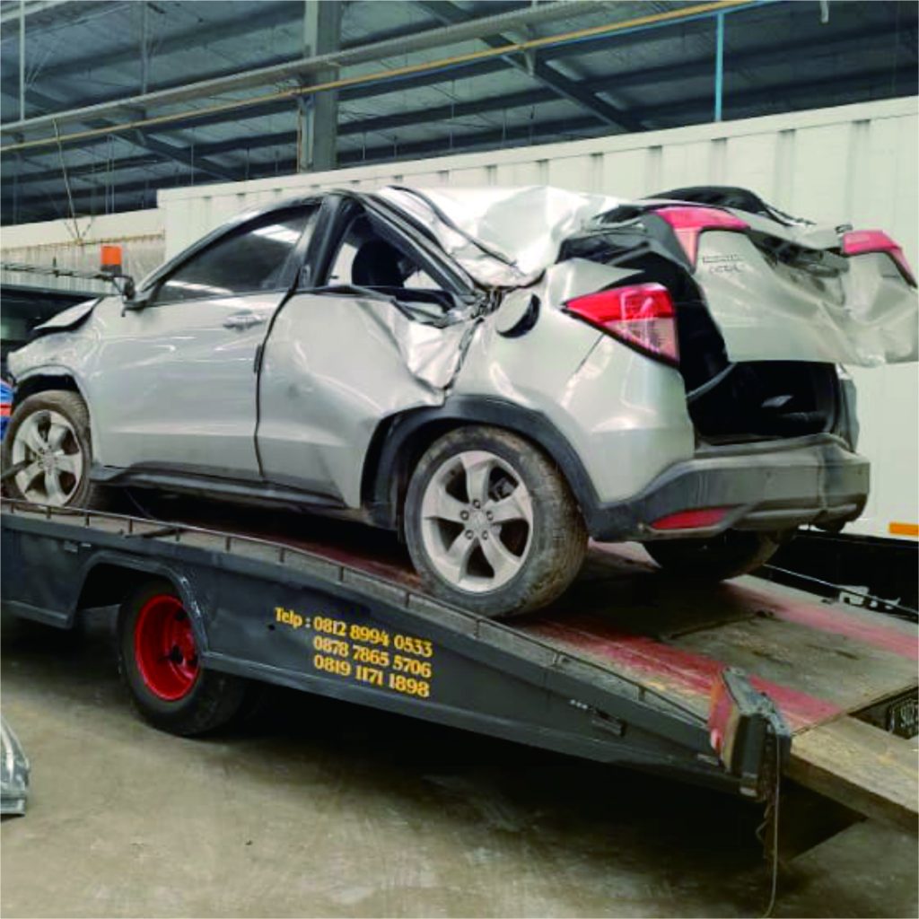 Borong Mobil Tabrak Makassar