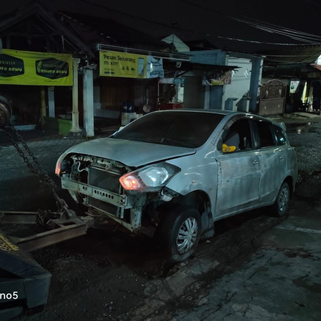 Lelang Mobil Bekas Tabrak Bandung