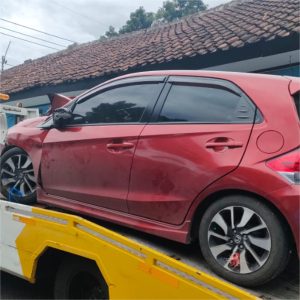 Terima Mobil Tabrak di Jogjakarta