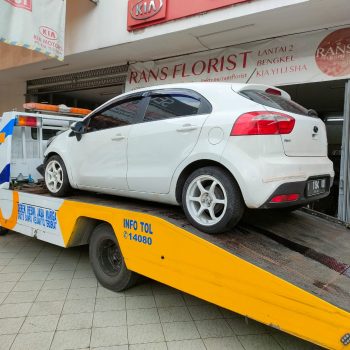 Lelang Mobil Bekas Tabrak Bandung