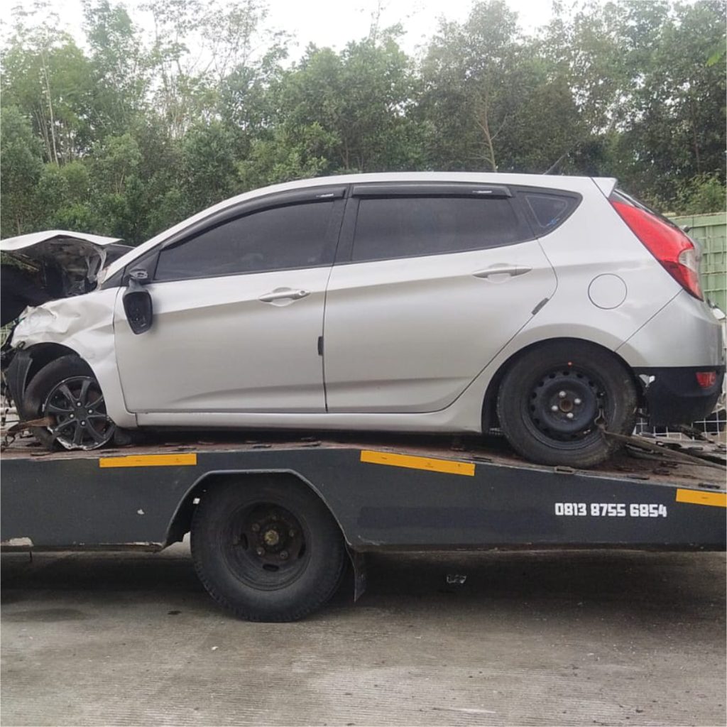 Borong Mobil Tabrakan Karawang