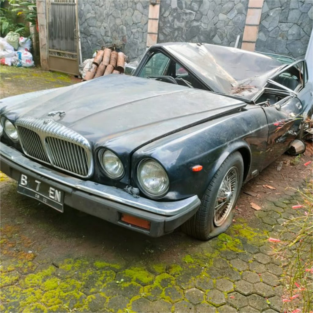 Mobil Bekas Tabrakan Banten