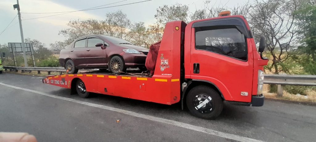 Terima Mobil Tabrak di Surabaya