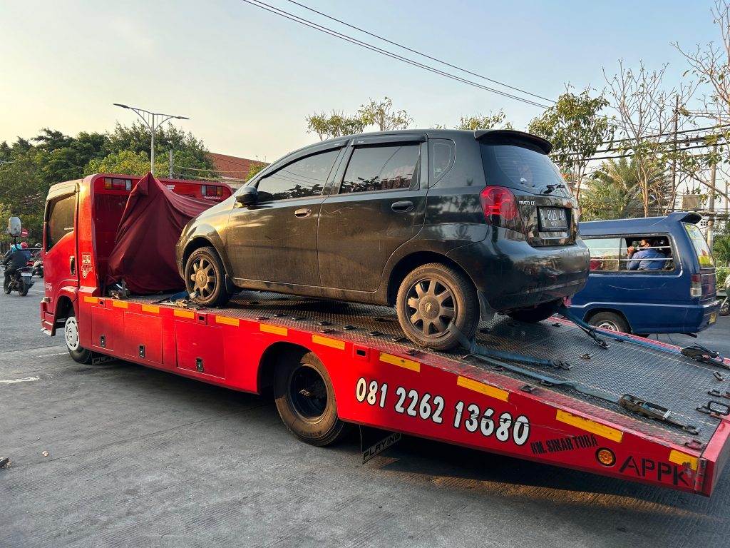 Mobil Bekas Tabrakan di Bekasi