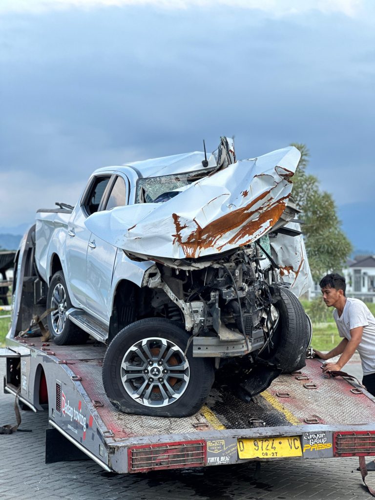 Borong Mobil Rusak Bekas Tabrak